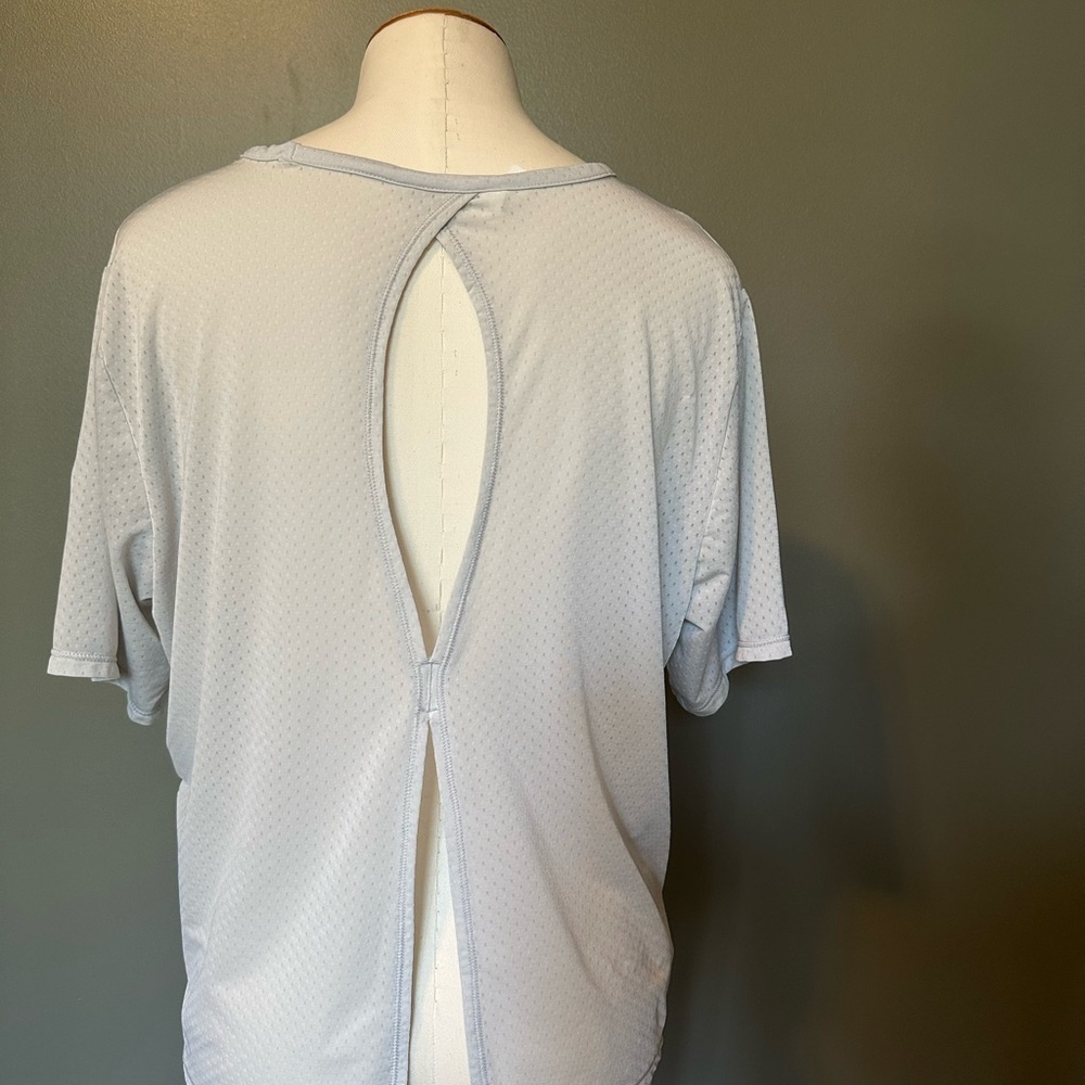 Under Armour Light Gray Open Back Performance Tee - Picture 2 of 2